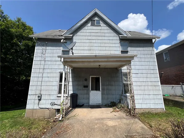 900 Creighton Ave, Pitcairn, PA 15140