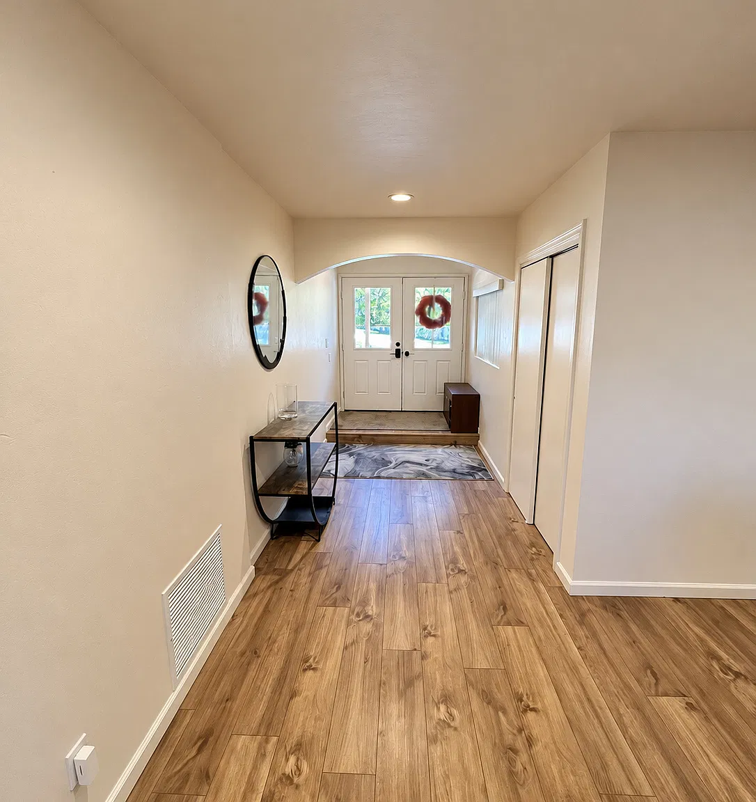 4 bed, 2.5 bath, 2465 sqft, $4,200 — Photo 4