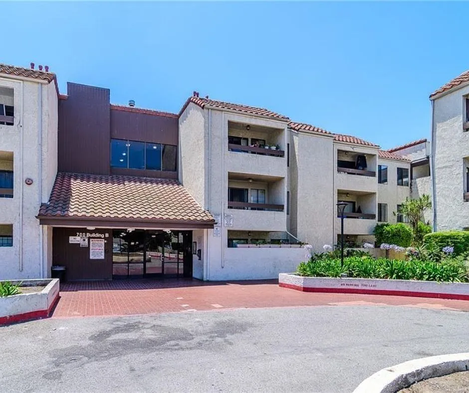 1 bed, 1.0 bath, 768 sqft, $2,695 — Photo 1