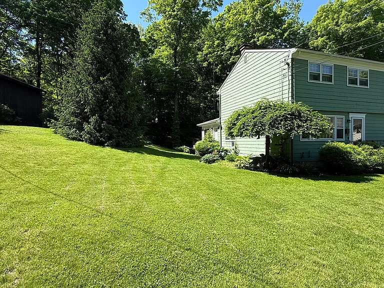 46 Topstone Dr — Photo 4