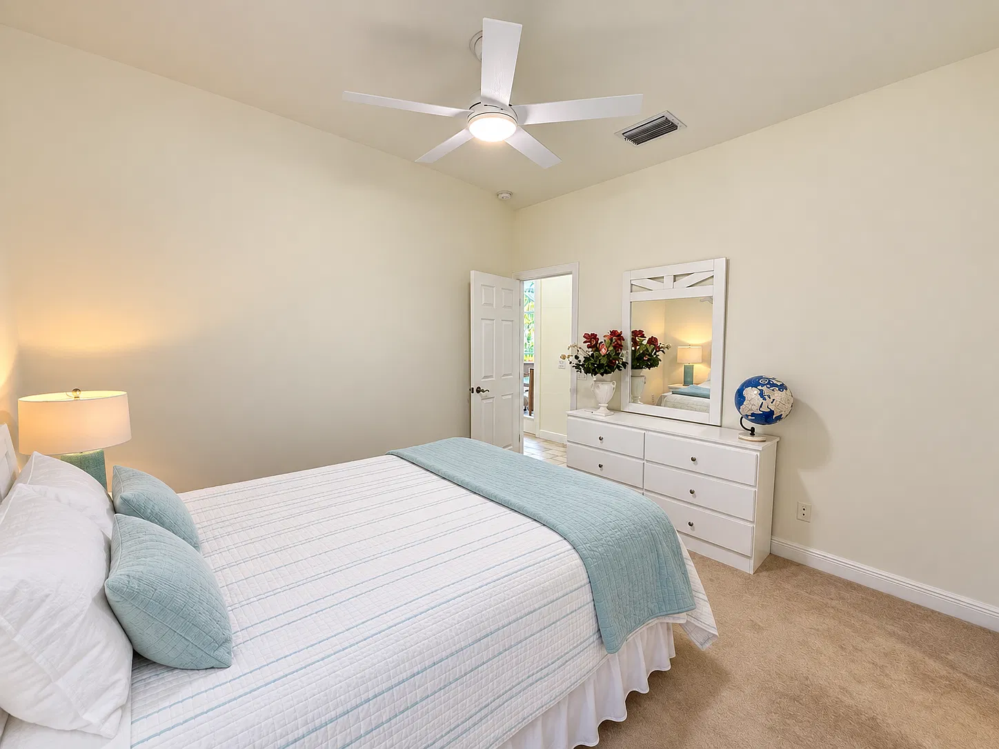 4 bed, 2864 sqft, $14,000 — Photo 4