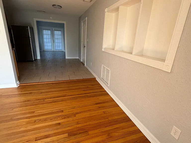 1011 N Pine St — Photo 4