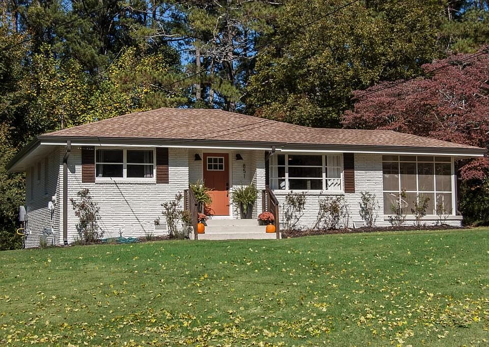 1st image of 851 Lake Ct SE
