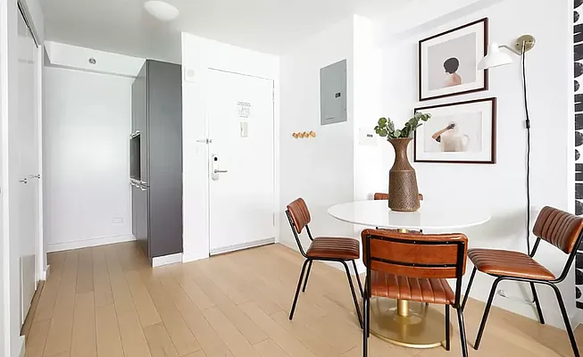 Rented by Manhattan Realty Group | media 8