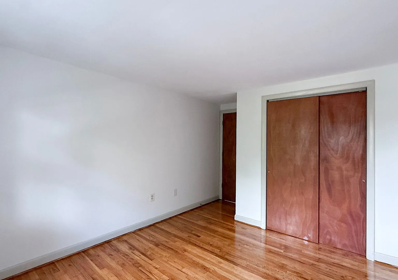 180 Bond St / Theo Investments LLC — Photo 4