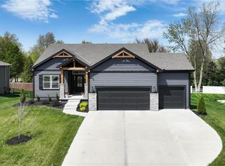 1924 SW Hightown Dr, Lees Summit, MO 64082