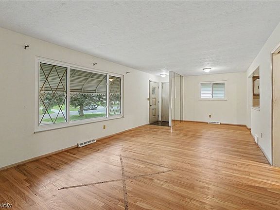 3rd image of 5576 Andover Blvd