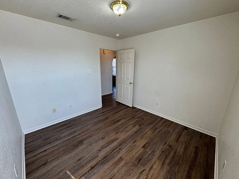 1606 Dugger Cir #C — Photo 20