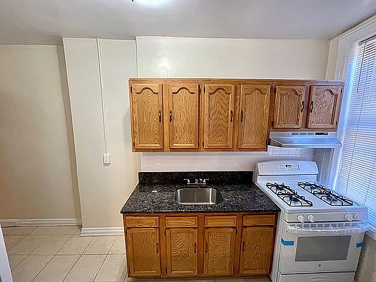 5th image of 31-18 Crescent St #1