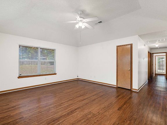 3rd image of 2740 Maple Tree Rd