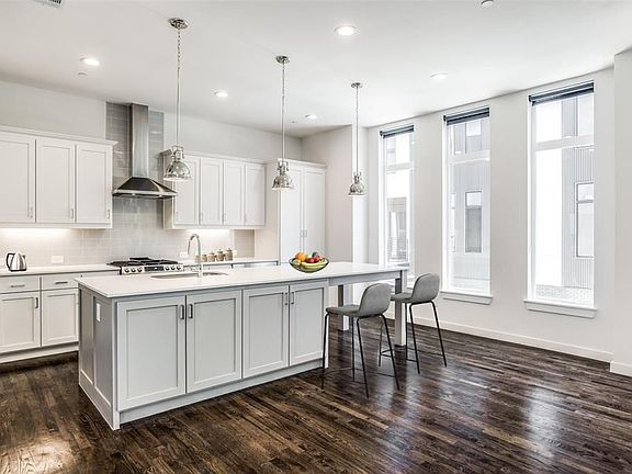 4th image of 2112 Bennett Ave #203