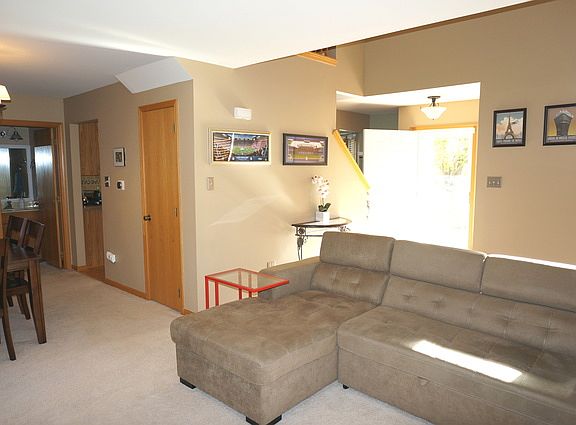4th image of 10113 Cambridge Dr #F