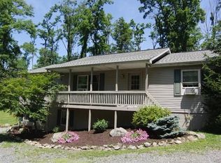 6353 Woodlawn Dr, Zionsville, PA 18092