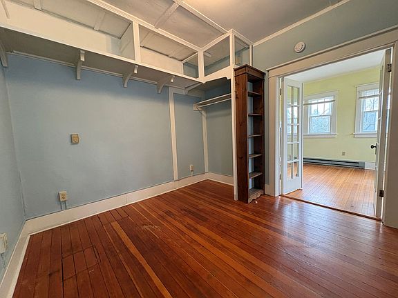 5th image of 908 E Washington St #1