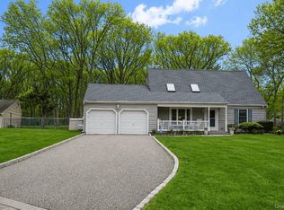 4 Summer St, Mount Sinai, NY 11766