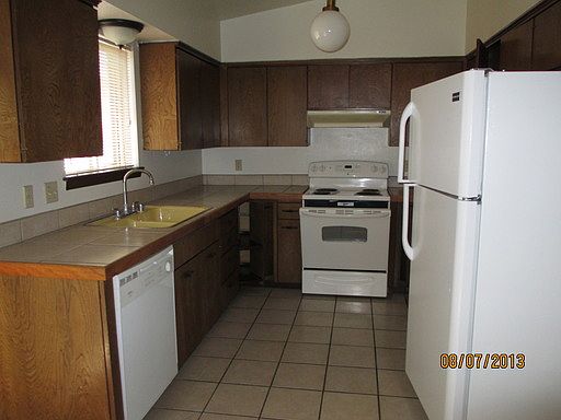 3rd image of 2913 Los Amigos Ct APT B