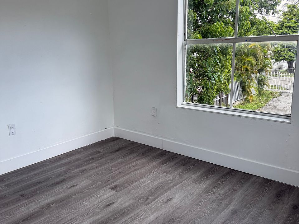 1st image of 1236 NW 28th St #4