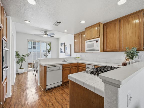 4th image of 1064 Sheffield Pl