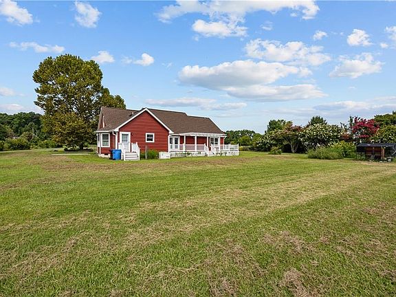 4th image of 2020 Sanderson Rd