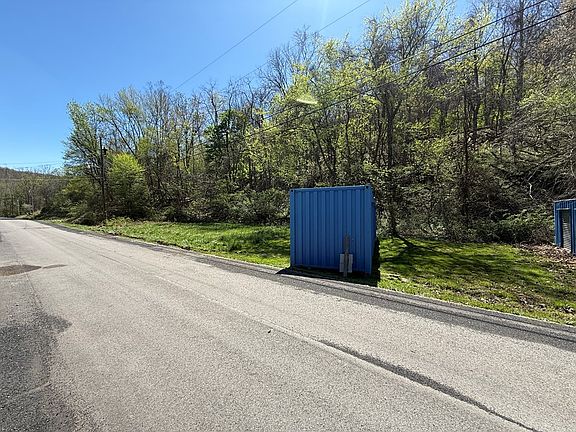 2nd image of 907 Maple Lane