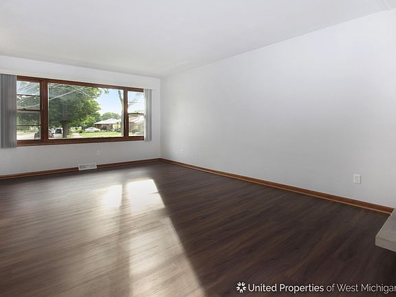 5th image of 2424 Martin Ave SE