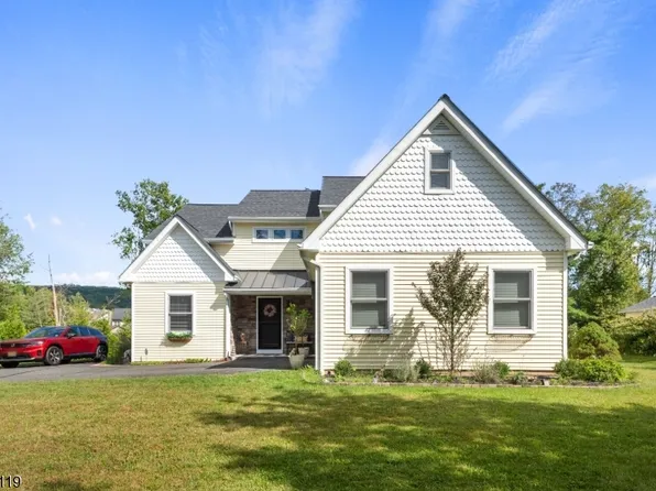 636 Willow Grove St, Hackettstown Town, NJ 07840