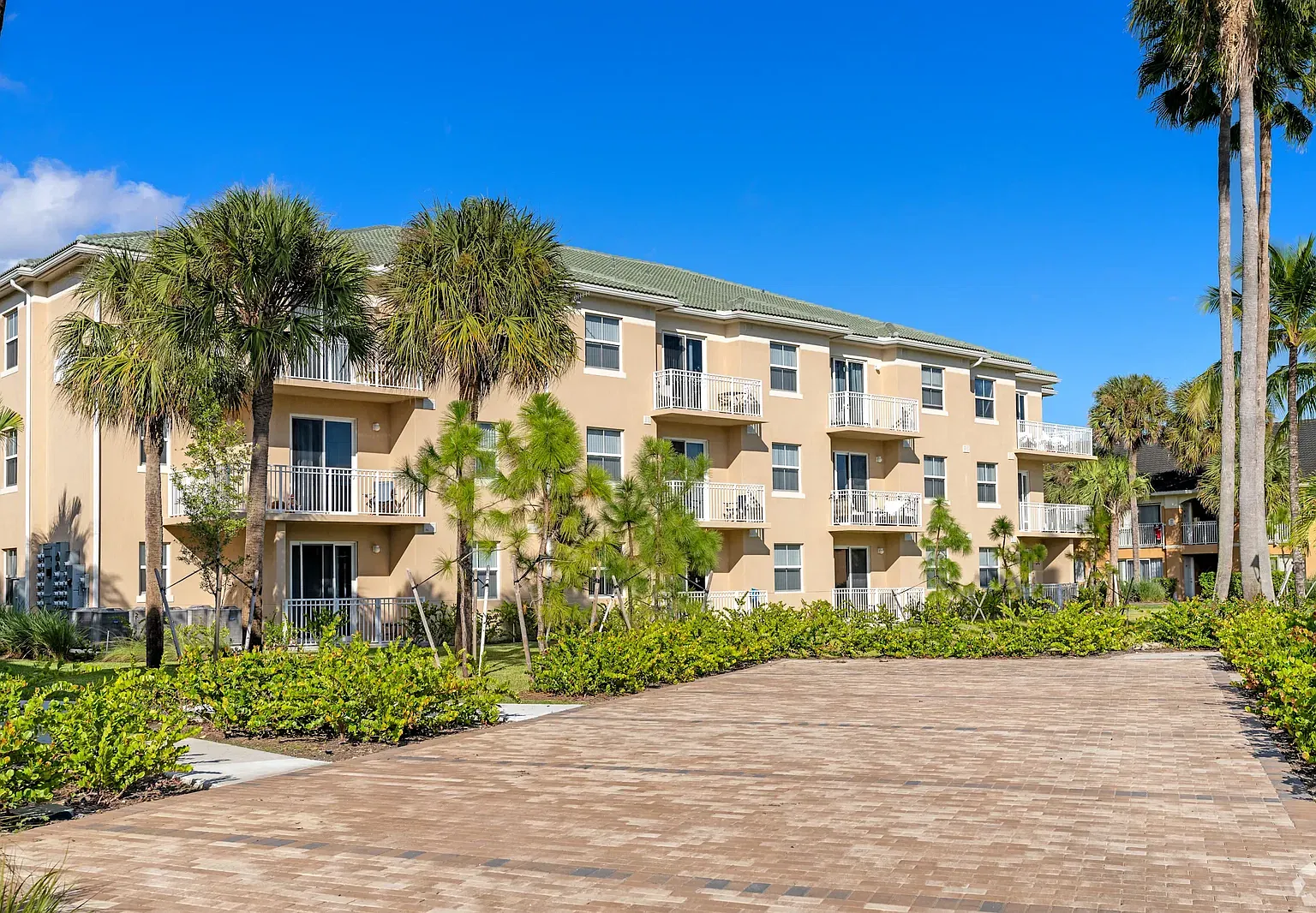 2 bed, 2.0 bath, 943 sqft, $2,195 — Photo 3