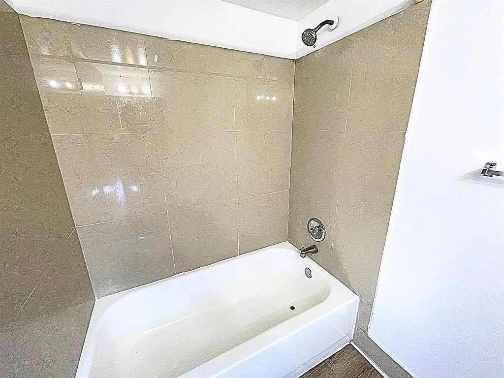 2 bed, 1030 sqft, $2,100 — Photo 4
