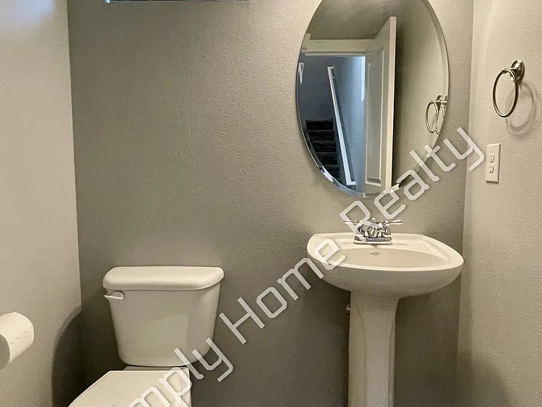 4520 Freemont St NE — Photo 9