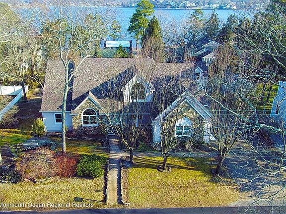 4th image of 924 Lincoln Ave