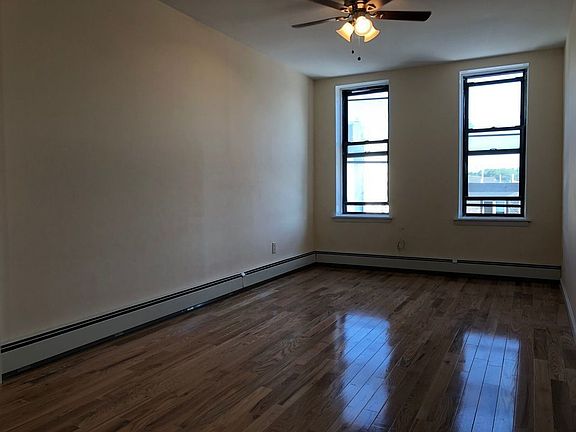 4th image of 6226 Myrtle Ave APT 4
