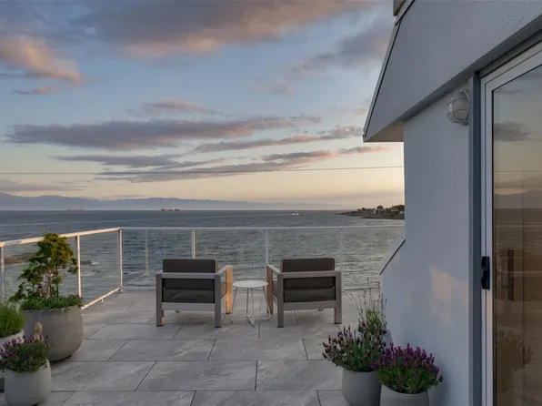 554 Beach Dr, Oak Bay, BC V8S 2M5