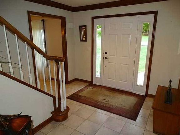 2nd image of 216 Elmhurst Cir