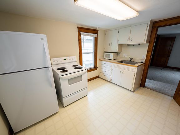 2nd image of 207 Allen St #1/2