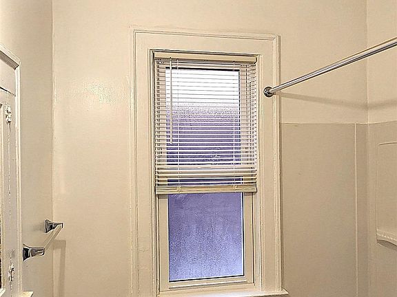 5th image of 914 Beaconsfield Ave APT 2