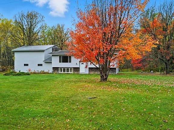 5th image of 1845 Pear Lake Rd