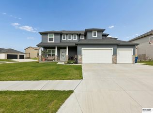 7806 S 199th St, Gretna, NE 68028
