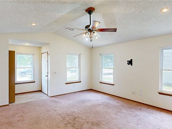 5th image of 1309 Lo Mar St