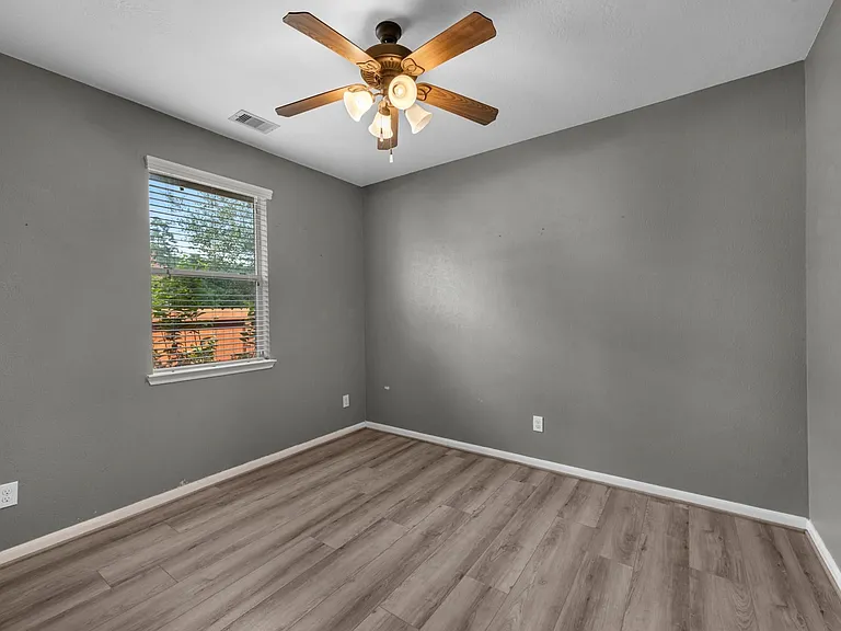 1922 Vale Haven Dr — Photo 12