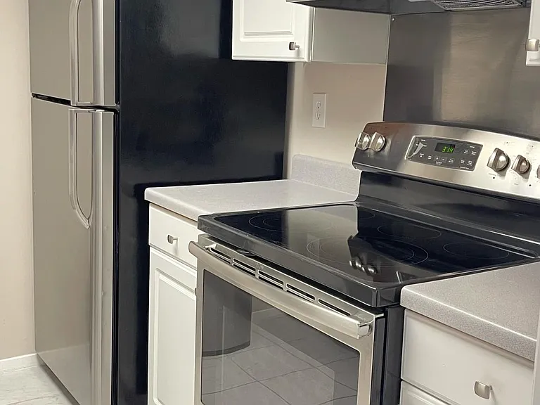 Kitchen Refrigerator Cooktop/Oven