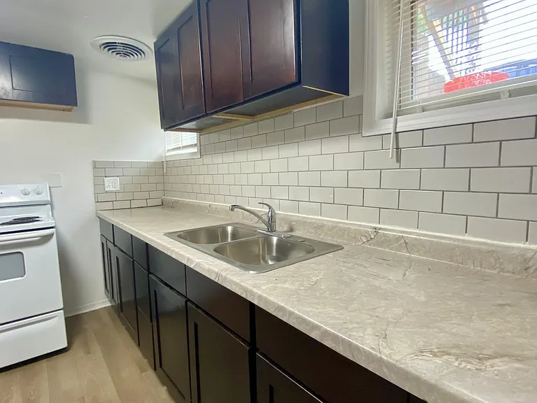 1113 W Hill St #1 — Photo 6