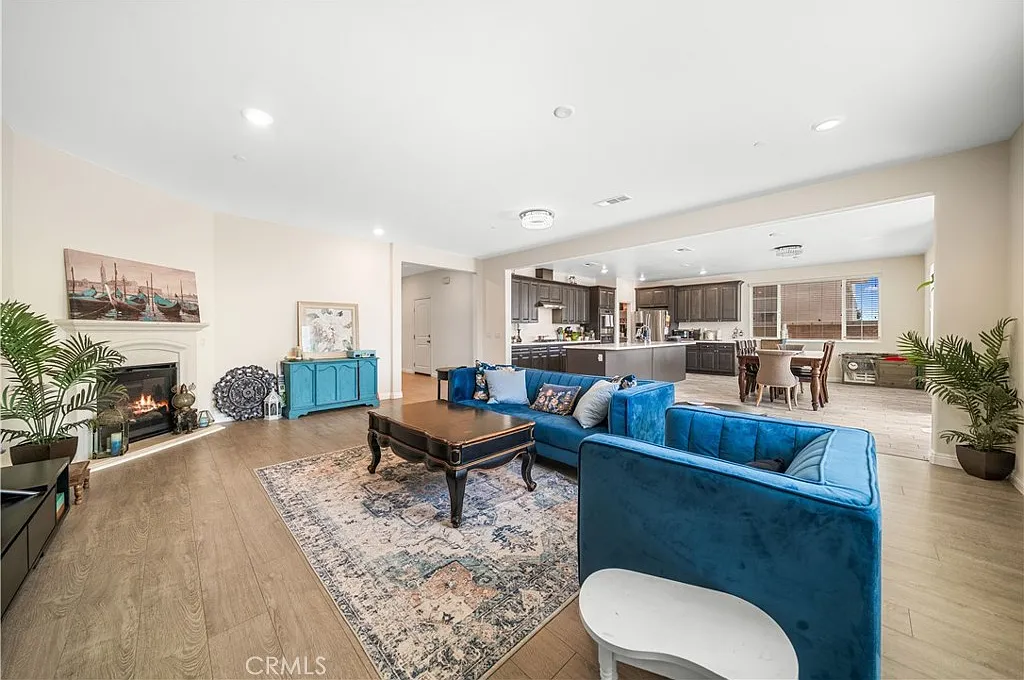 5 bed, 2980 sqft, $3,900 — Photo 4