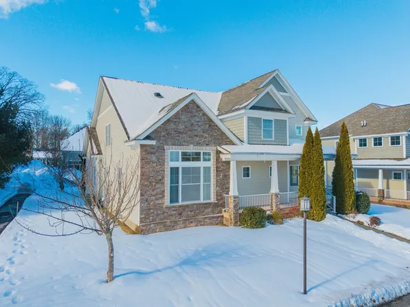 15 Boardwalk Dr Unit 15, Andover, MA 01810