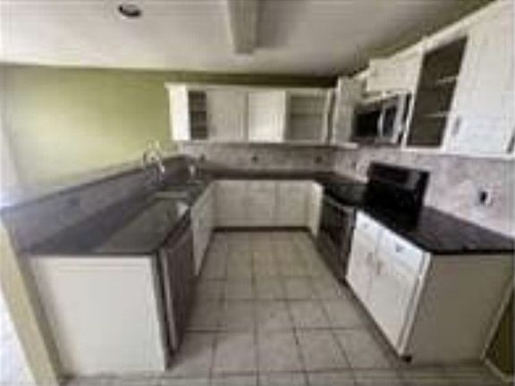 5th image of 1416 Drake Ln