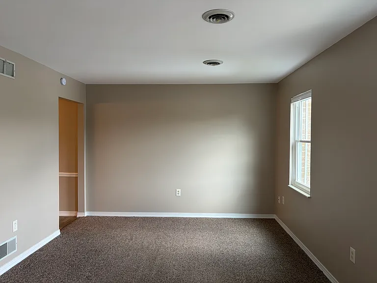141 E South St — Photo 4