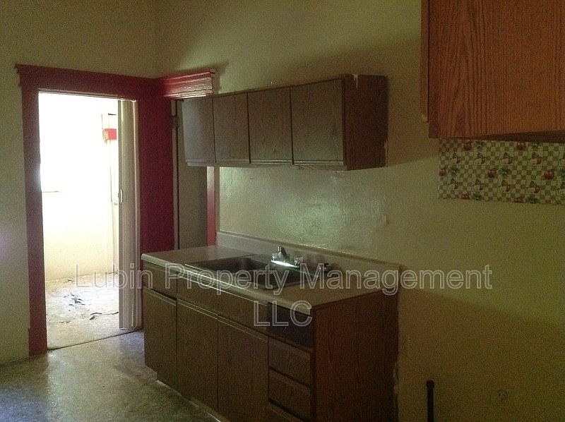2nd image of 1683 Foster Ave