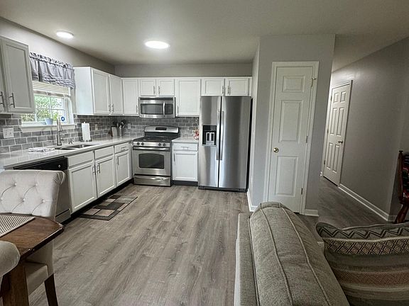 4th image of 731 Trout Creek Ln