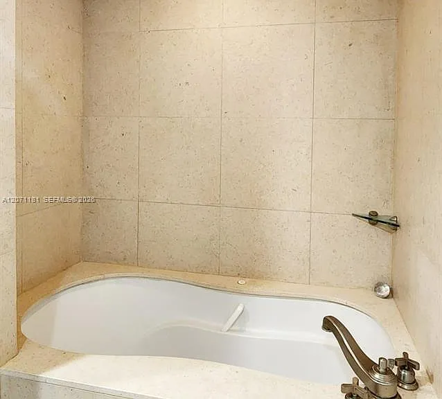 6801 Collins Ave #LPH05 — Photo 23