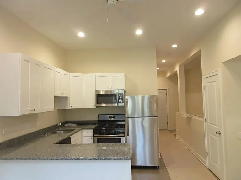 2020 N Bissell St #1F — Photo 1