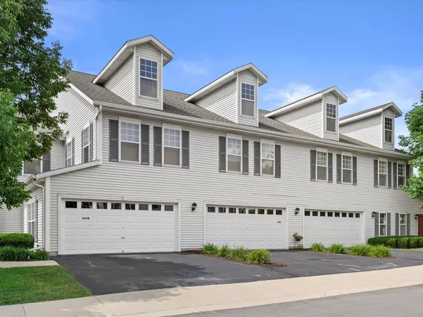 1210 Woodbury COMMON #C, Waukesha, WI 53189